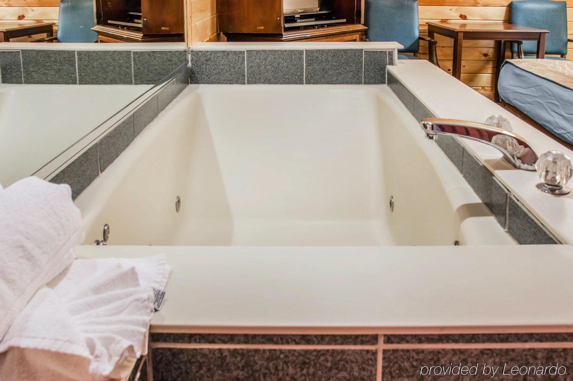 Econo Lodge Bayview แมคคินอซิตี้ ภายนอก รูปภาพ